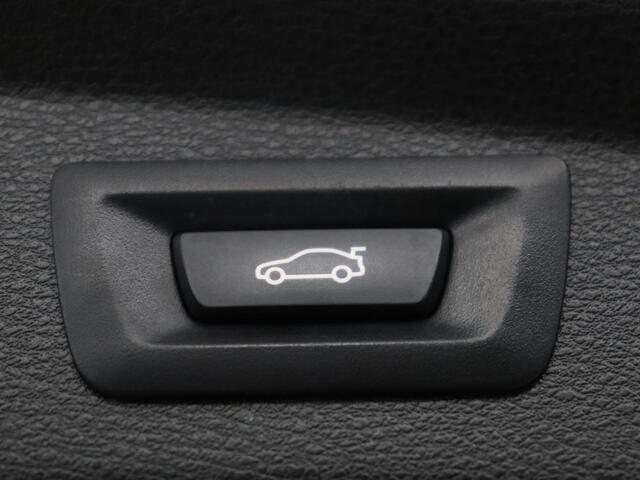 BMW X2 xDrive25e High Executive | Pano-Dak | Stoelverwarming | LED | Navigatie |
