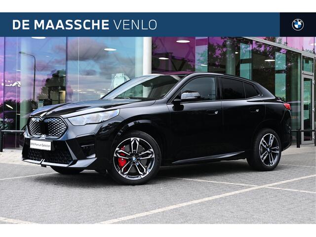 BMW X2 iX2 eDrive20 M Sport / Sportstoelen / Comfort Access / Achteruitrijcamera / Adaptieve LED / Stoelverwarming