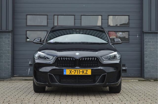 BMW X2 sDrive20i | M-PAKKET | CAMERA | TREKHAAK | HIFI | LED | DAB | CARPLAY |