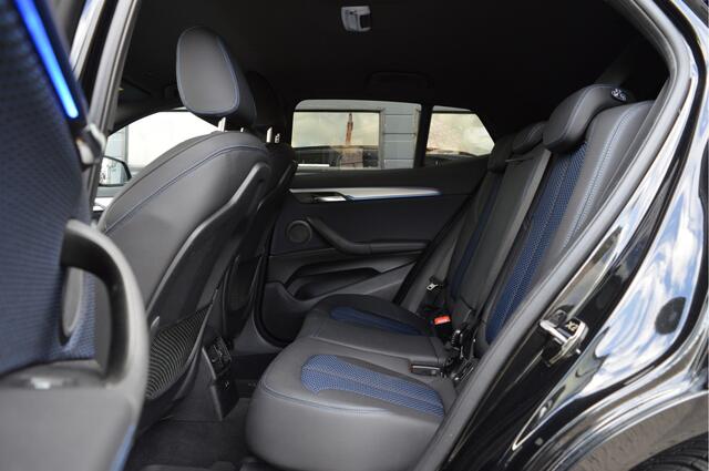BMW X2 sDrive20i | M-PAKKET | CAMERA | TREKHAAK | HIFI | LED | DAB | CARPLAY |