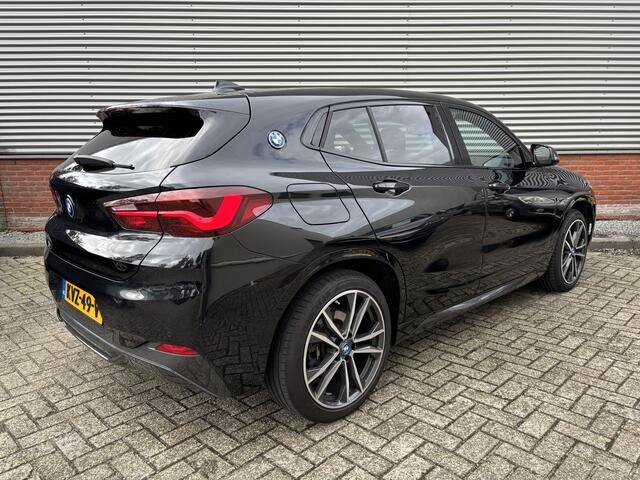 BMW X2 xDrive25e High Executive | M Sport | Pano | Elk. stoelen | HUD | H&K | CarPlay | VOL | Nette auto |