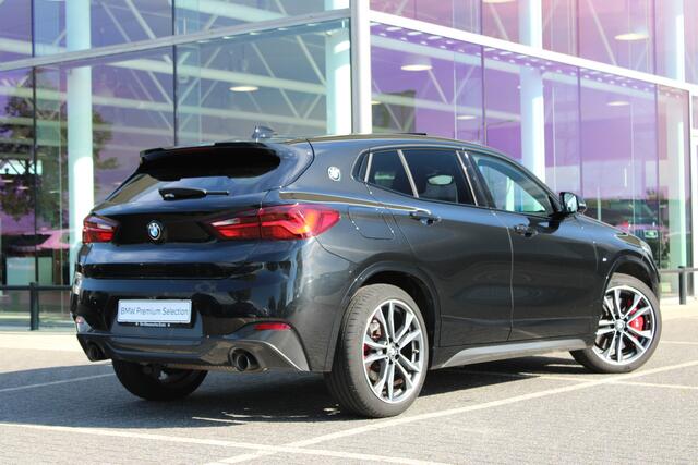 BMW X2 sDrive20i High Executive M Sport Automaat / Panoramadak / Sportstoelen / Achteruitrijcamera / Comfort Access / Head-Up / Active Cruise Control / Adaptieve LED
