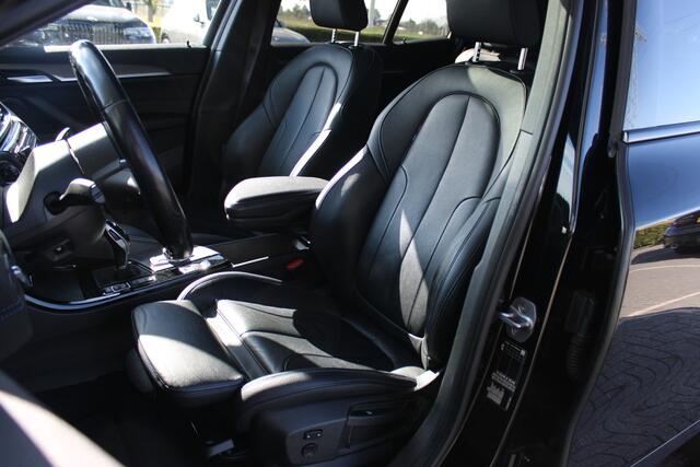 BMW X2 sDrive20i High Executive M Sport Automaat / Panoramadak / Sportstoelen / Achteruitrijcamera / Comfort Access / Head-Up / Active Cruise Control / Adaptieve LED