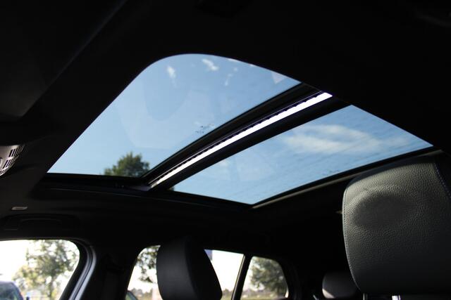 BMW X2 sDrive20i High Executive M Sport Automaat / Panoramadak / Sportstoelen / Achteruitrijcamera / Comfort Access / Head-Up / Active Cruise Control / Adaptieve LED