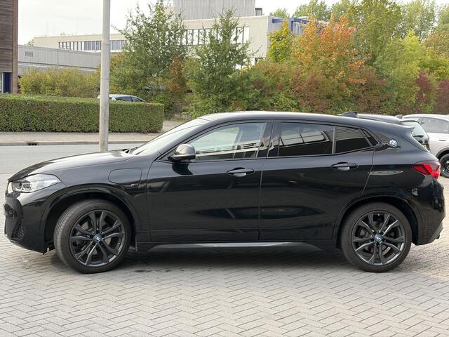 BMW X2 xDrive25e M Sport | 19 inch | Keyless entry | Elektrische achterklep | Sportstoelen | Stoelverwarming | Achteruitrijcamera | Head up Display | Koplampen adaptief