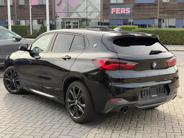 BMW X2 xDrive25e M Sport | 19 inch | Keyless entry | Elektrische achterklep | Sportstoelen | Stoelverwarming | Achteruitrijcamera | Head up Display | Koplampen adaptief