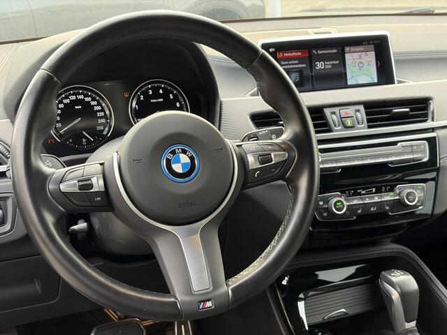 BMW X2 xDrive25e M Sport | 19 inch | Keyless entry | Elektrische achterklep | Sportstoelen | Stoelverwarming | Achteruitrijcamera | Head up Display | Koplampen adaptief