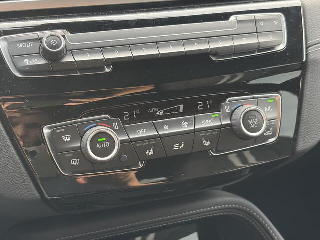 BMW X2 xDrive25e M Sport | 19 inch | Keyless entry | Elektrische achterklep | Sportstoelen | Stoelverwarming | Achteruitrijcamera | Head up Display | Koplampen adaptief