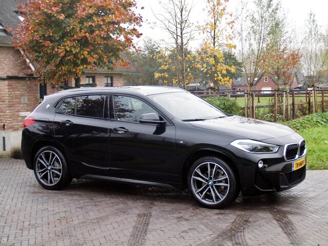 BMW X2 sDrive18i High Executive | M-pakket | Camera | Navi | Afneembare Trekhaak | NL-Auto |