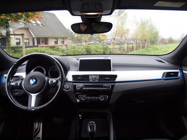 BMW X2 sDrive18i High Executive | M-pakket | Camera | Navi | Afneembare Trekhaak | NL-Auto |