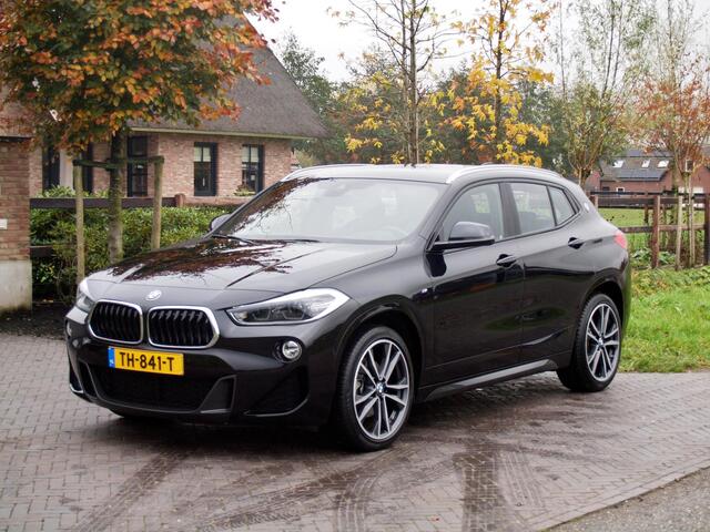 BMW X2 sDrive18i High Executive | M-pakket | Camera | Navi | Afneembare Trekhaak | NL-Auto |