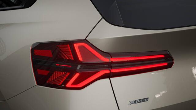BMW X3 xDrive30e M Sport Automaat / Panoramadak / Trekhaak / Sportstoelen / Adaptieve LED / Parking Assistant Plus / Stoelventilatie / Comfort Access
