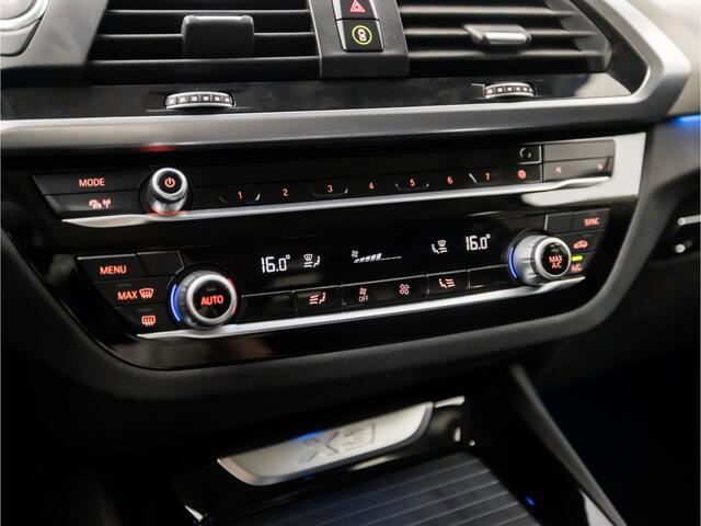 BMW X3 xDrive30e Sportline 293Pk Automaat (GROOT NAVI, M STUUR, DEALER ONDERHOUDEN, SFEERVERLICHTING, STUURWIEL VERWARMD, SPORTSTOELEN, GETINT GLAS, CRUISE, NIEUWE APK, NIEUWSTAAT)