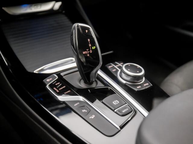 BMW X3 xDrive30e Sportline 293Pk Automaat (GROOT NAVI, M STUUR, DEALER ONDERHOUDEN, SFEERVERLICHTING, STUURWIEL VERWARMD, SPORTSTOELEN, GETINT GLAS, CRUISE, NIEUWE APK, NIEUWSTAAT)