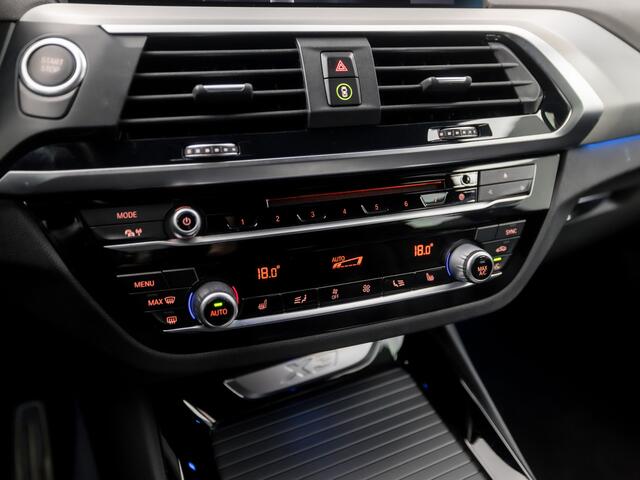 BMW X3 xDrive30e M Sport High Executive 293Pk Automaat (PANORAMADAK, M PAKKET, APPLE CARPLAY, GROOT NAVI, SFEERVERLICHTING, CAMERA, LEDER, SPORTSTOELEN, DAB+, M SPORTREMMEN, ELEK ACHTERKLEP, NIEUWSTAAT)