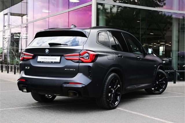 BMW X3 xDrive30e M Sport Automaat / Panoramadak / Trekhaak / M Sportstoelen / Adaptieve LED / Head-Up / Parking Assistant / Stoelverwarming