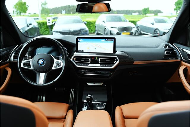 BMW X3 xDrive30e M Sport Automaat / Panoramadak / Trekhaak / M Sportstoelen / Adaptieve LED / Head-Up / Parking Assistant / Stoelverwarming