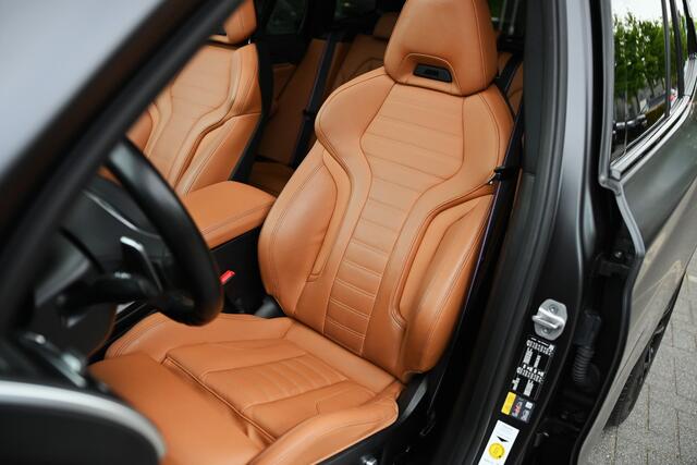 BMW X3 xDrive30e M Sport Automaat / Panoramadak / Trekhaak / M Sportstoelen / Adaptieve LED / Head-Up / Parking Assistant / Stoelverwarming