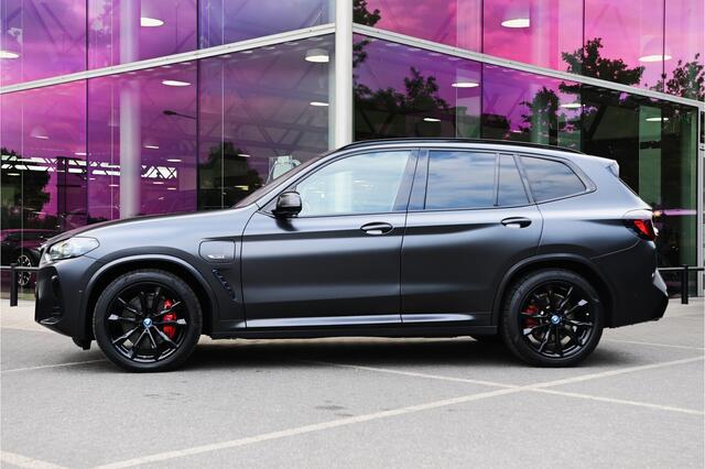 BMW X3 xDrive30e M Sport Automaat / Panoramadak / Trekhaak / M Sportstoelen / Adaptieve LED / Head-Up / Parking Assistant / Stoelverwarming
