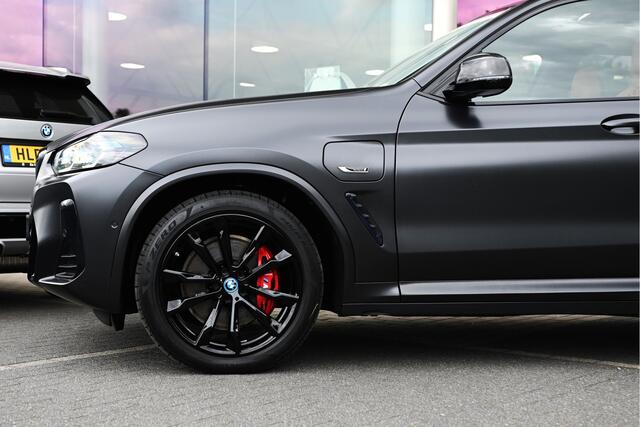 BMW X3 xDrive30e M Sport Automaat / Panoramadak / Trekhaak / M Sportstoelen / Adaptieve LED / Head-Up / Parking Assistant / Stoelverwarming