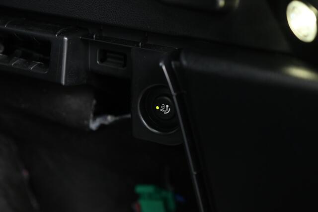 BMW X3 xDrive30e M Sport Automaat / Panoramadak / Trekhaak / M Sportstoelen / Adaptieve LED / Head-Up / Parking Assistant / Stoelverwarming