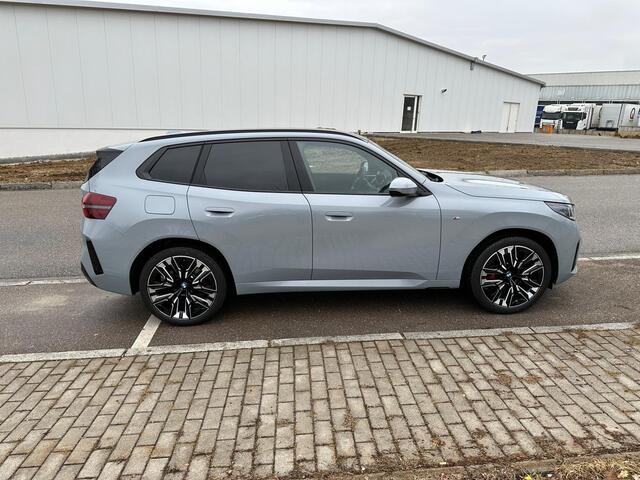BMW X3 30e xDrive M Sport Pro Panoramadak Trekhaak 21 Inch Harman-Kardon Sound Stoelverwarming Stoelventilatie DAB Head-Up Display BMW Iconic Glow Keyless Entry