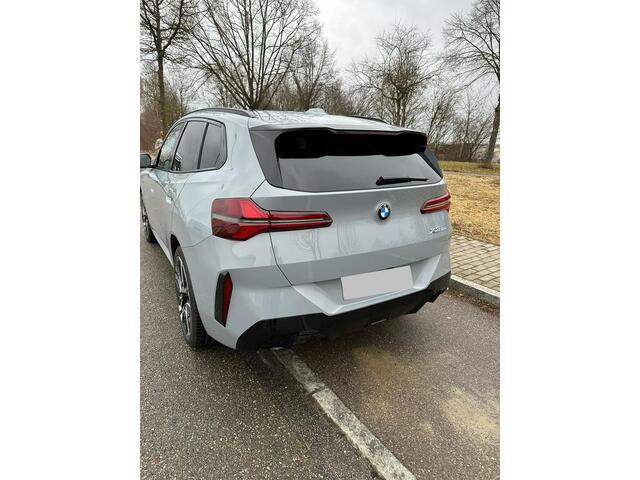 BMW X3 30e xDrive M Sport Pro Panoramadak Trekhaak 21 Inch Harman-Kardon Sound Stoelverwarming Stoelventilatie DAB Head-Up Display BMW Iconic Glow Keyless Entry