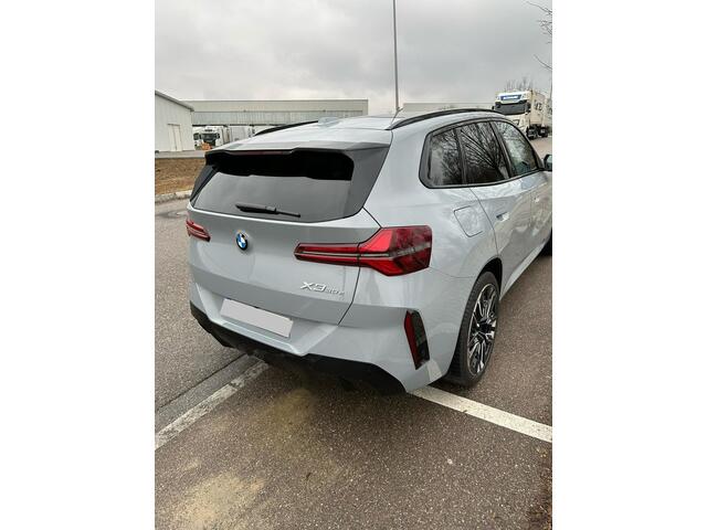 BMW X3 30e xDrive M Sport Pro Panoramadak Trekhaak 21 Inch Harman-Kardon Sound Stoelverwarming Stoelventilatie DAB Head-Up Display BMW Iconic Glow Keyless Entry