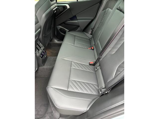 BMW X3 30e xDrive M Sport Pro Panoramadak Trekhaak 21 Inch Harman-Kardon Sound Stoelverwarming Stoelventilatie DAB Head-Up Display BMW Iconic Glow Keyless Entry