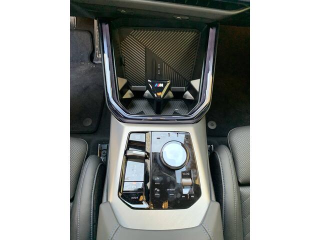 BMW X3 20 xDrive M Sport Lederen interieur Trekhaak 20 inch Head-Up Display 360 Graden Camera ACC Stuurwielverwarming BMW Iconic Glow