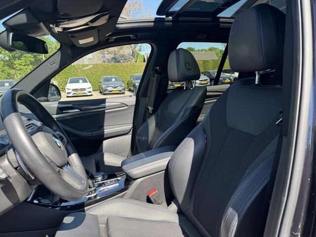 BMW X3 xDrive20i High Exe. M Sport / Trekhaak / Panoramadak / Camera / Leder / 19'' / Carbon intr. / DAB / Stoelverwarming / Cruise Control