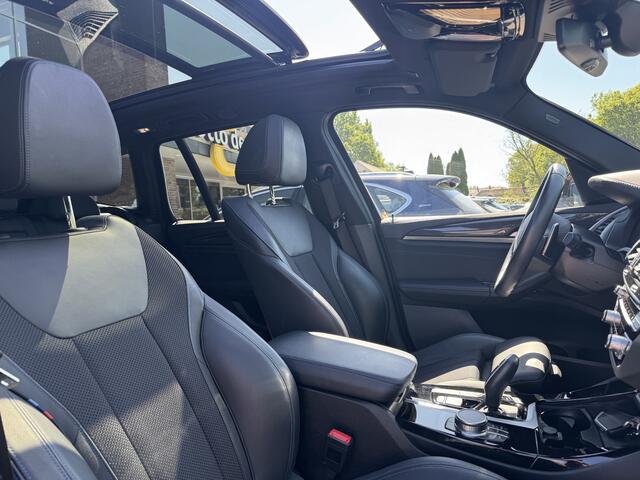 BMW X3 xDrive20i High Exe. M Sport / Trekhaak / Panoramadak / Camera / Leder / 19'' / Carbon intr. / DAB / Stoelverwarming / Cruise Control