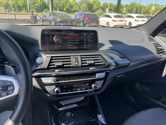 BMW X3 xDrive20i High Exe. M Sport / Trekhaak / Panoramadak / Camera / Leder / 19'' / Carbon intr. / DAB / Stoelverwarming / Cruise Control