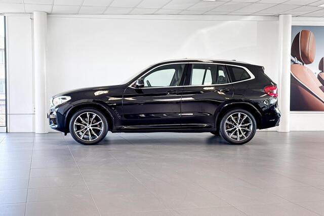 BMW X3 xDrive20i High Executive | M Sport | Stoelverwarming | Glazen Panoramadak | Achteruitrijcamera |