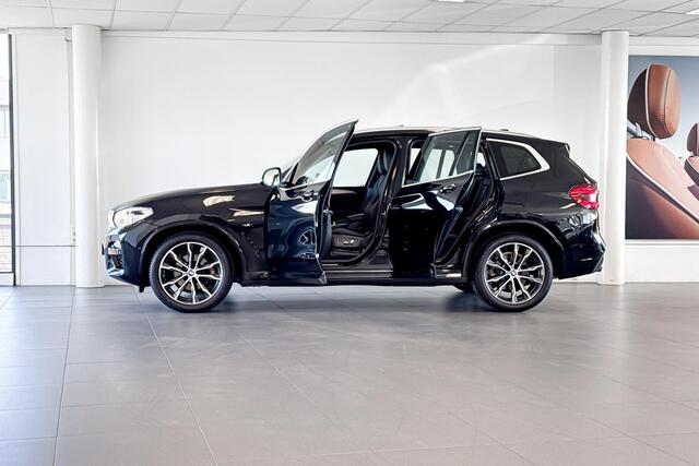 BMW X3 xDrive20i High Executive | M Sport | Stoelverwarming | Glazen Panoramadak | Achteruitrijcamera |