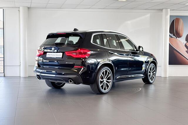 BMW X3 xDrive20i High Executive | M Sport | Stoelverwarming | Glazen Panoramadak | Achteruitrijcamera |