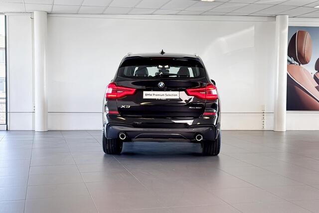 BMW X3 xDrive20i High Executive | M Sport | Stoelverwarming | Glazen Panoramadak | Achteruitrijcamera |