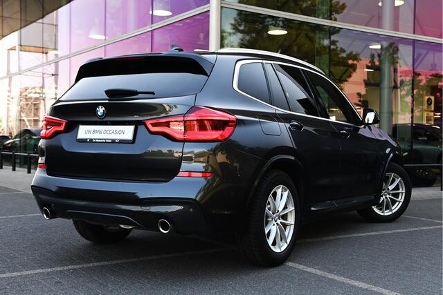 BMW X3 xDrive20i High Executive Automaat / Trekhaak / Sportstoelen / Parking Assistant Plus / LED / M Sportonderstel / Stoelverwarming