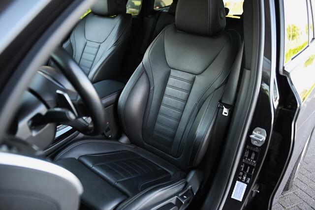 BMW X3 xDrive20i High Executive Automaat / Trekhaak / Sportstoelen / Parking Assistant Plus / LED / M Sportonderstel / Stoelverwarming