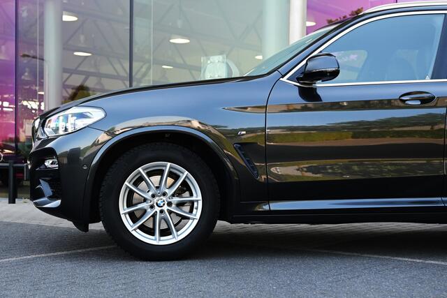 BMW X3 xDrive20i High Executive Automaat / Trekhaak / Sportstoelen / Parking Assistant Plus / LED / M Sportonderstel / Stoelverwarming