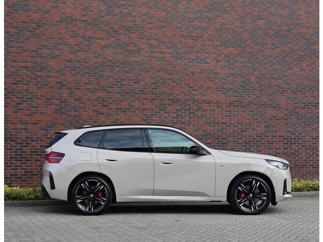 BMW X3 M50 xDrive *Direct leverbaar!*Trekhaak*Pano*IconicGlow*