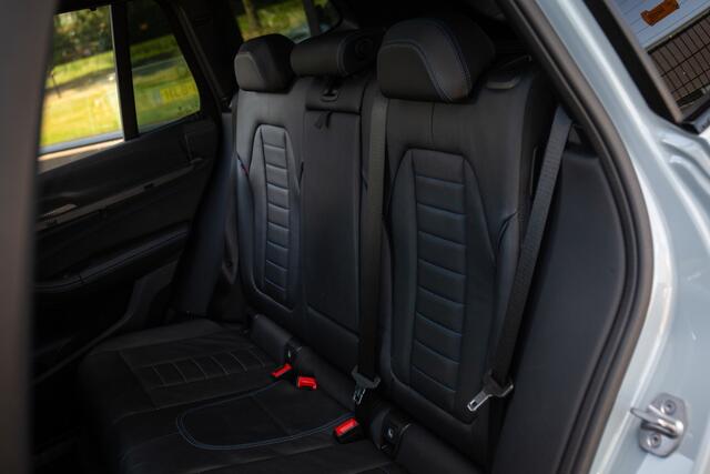 BMW X3 xDrive30e High Executive , Brooklyn Grau, M-Sportstoelen, Pano, HUD, H&K