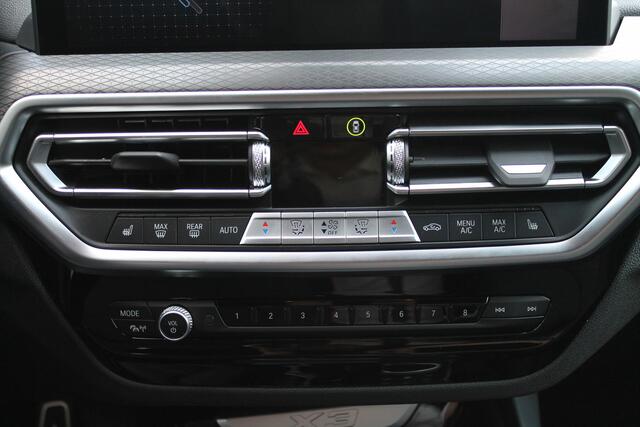 BMW X3 xDrive30e M Sport Automaat / Panoramadak / Trekhaak / Sportstoelen / Laserlight / Parking Assistant Plus / Head-Up / Comfort Access