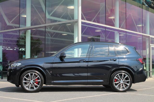 BMW X3 xDrive30e M Sport Automaat / Panoramadak / Trekhaak / Sportstoelen / Laserlight / Parking Assistant Plus / Head-Up / Comfort Access