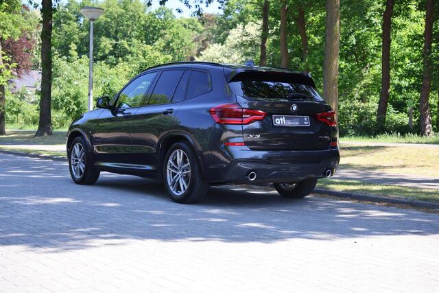 BMW X3 xDrive20i M-Sportpakket, Panoramadak, Head up display, Elektrische trekhaak, Keyless, LED, Hoogglans zwart, Stoelverwarming voor en achter, BMW Live Cockpit, M-Sport-onderstel, Innovatiepakket, etc.
