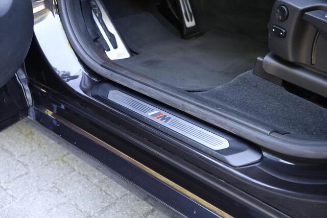 BMW X3 xDrive20i M-Sportpakket, Panoramadak, Head up display, Elektrische trekhaak, Keyless, LED, Hoogglans zwart, Stoelverwarming voor en achter, BMW Live Cockpit, M-Sport-onderstel, Innovatiepakket, etc.