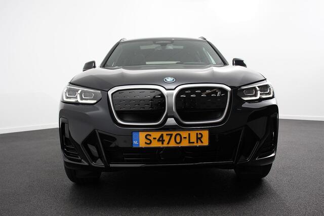 BMW X3 iX3 Executive 74 kWh M-sport Leder Panoramisch schuif-kanteldak Navigatie Led Camera 360 Electrisch bedienbare achterklep