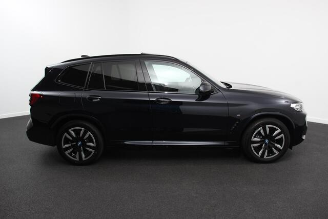 BMW X3 iX3 Executive 74 kWh M-sport Leder Panoramisch schuif-kanteldak Navigatie Led Camera 360 Electrisch bedienbare achterklep