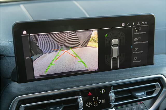BMW X3 xDrive30e LCI M-Sport Pano Laser Memory Head Up Driving Assist Ambient