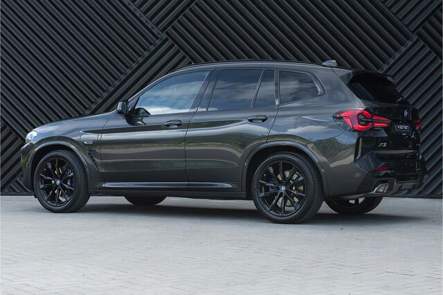 BMW X3 xDrive30e LCI M-Sport Pano Laser Memory Head Up Driving Assist Ambient